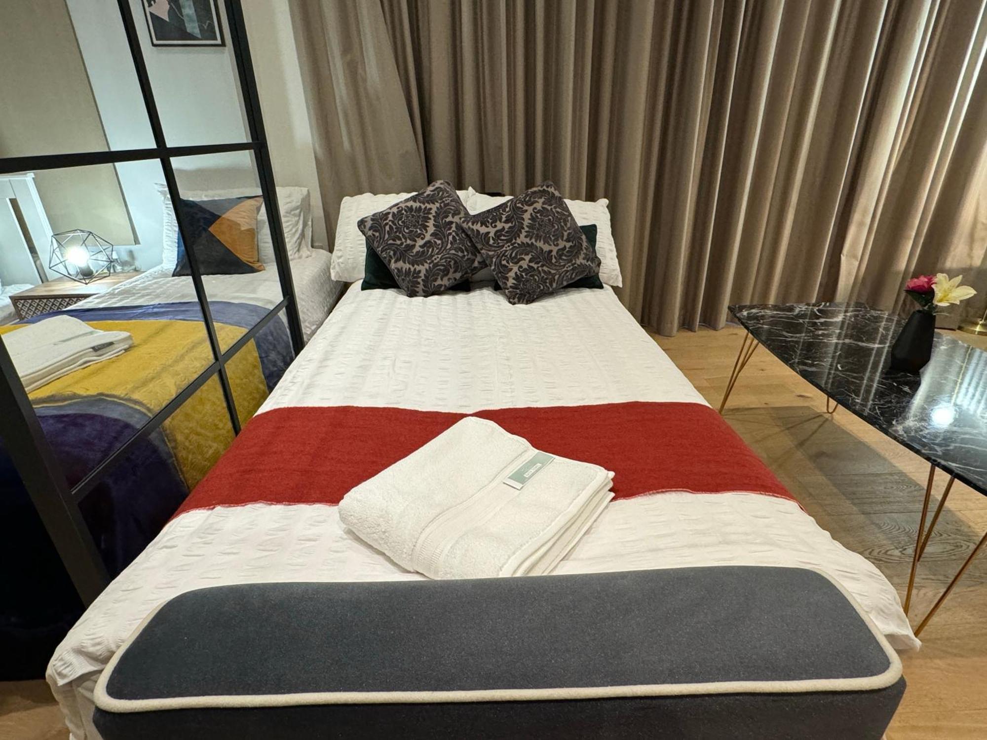 Amazing Cosy Apartment, Next To O2 Arena And Close To London Excel, Secure Parking Luaran gambar